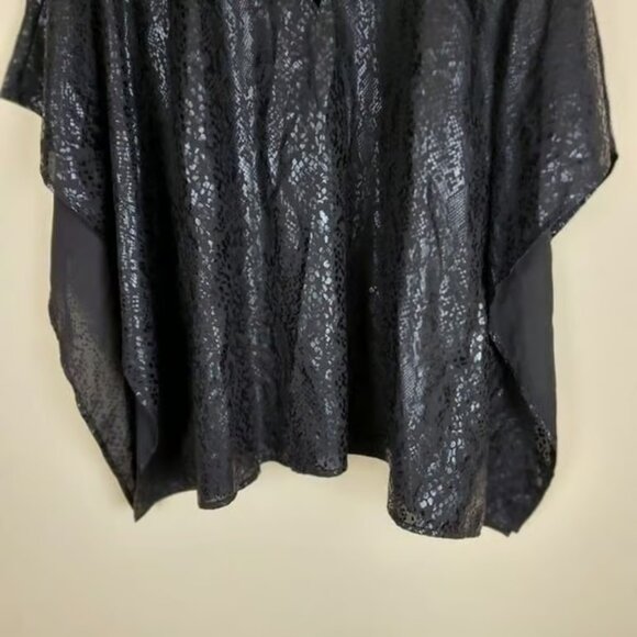 Michael Michael Kors Black Snake Print Flutter Blouse Size Small/Medium - Picture 3 of 7